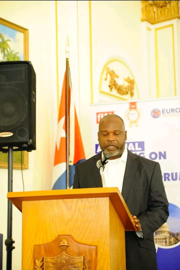 Charles  Mutama speaks at USA Award Ceremony